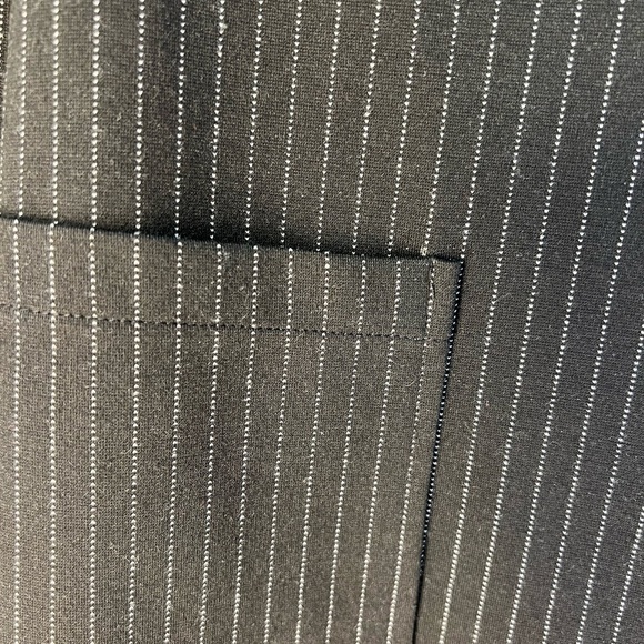 One by Chapter One Women’s Black Pinstrip Long Blazer - Picture 3 of 15